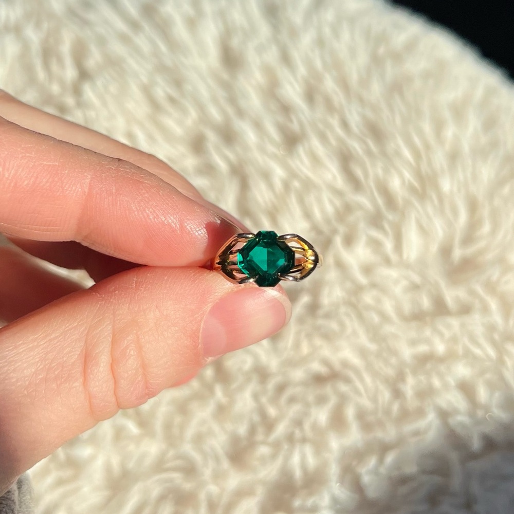 Simulated Emerald Ring - Picture 4 of 5